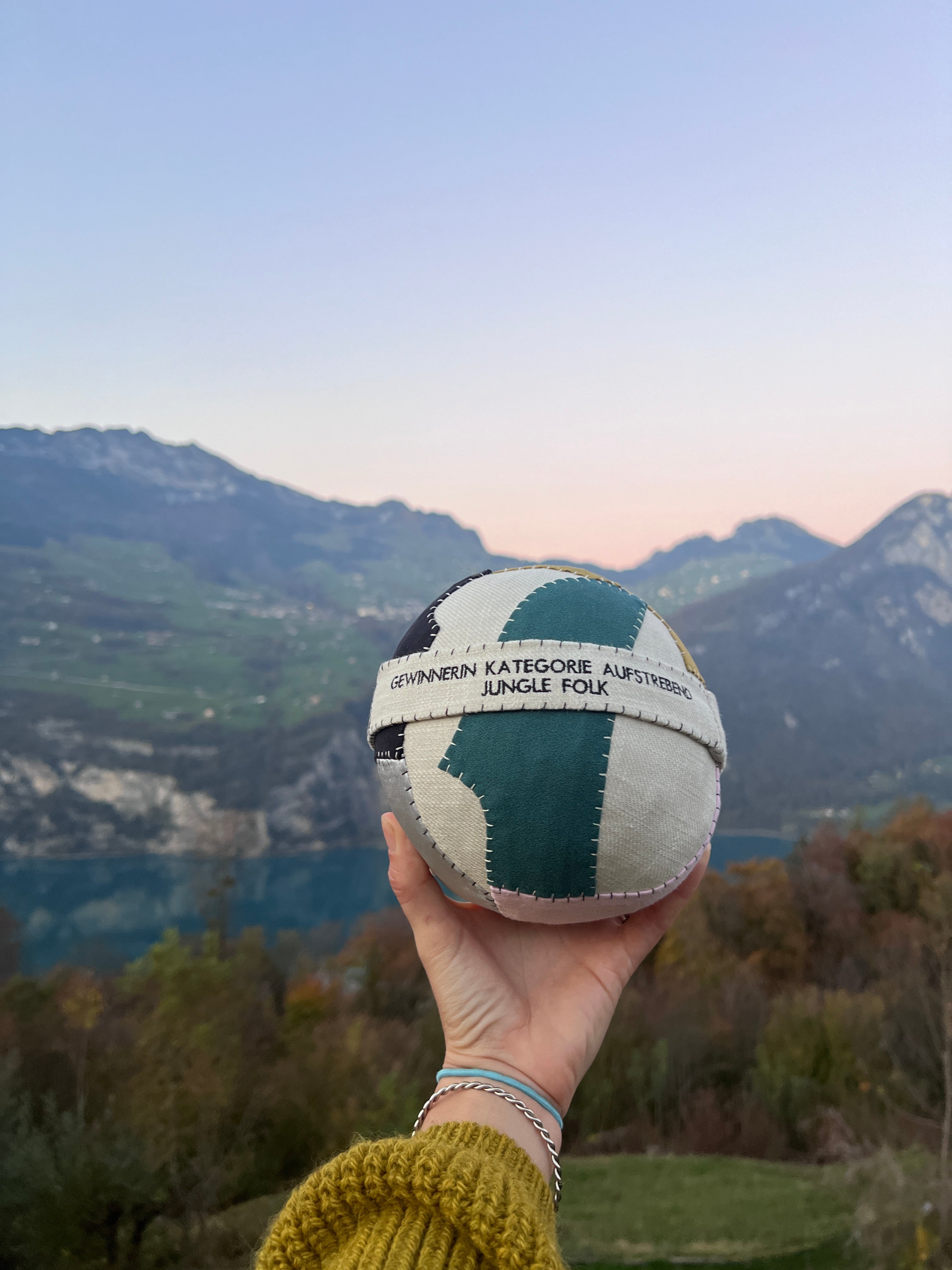 JUNGLE FOLK WINS THE FAIR FASHION AWARD