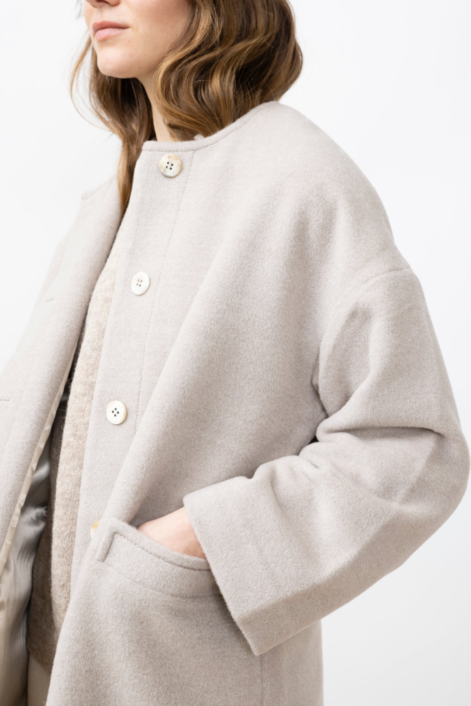 JF_AW22_Lookbook_Lava_Coat_ash_02