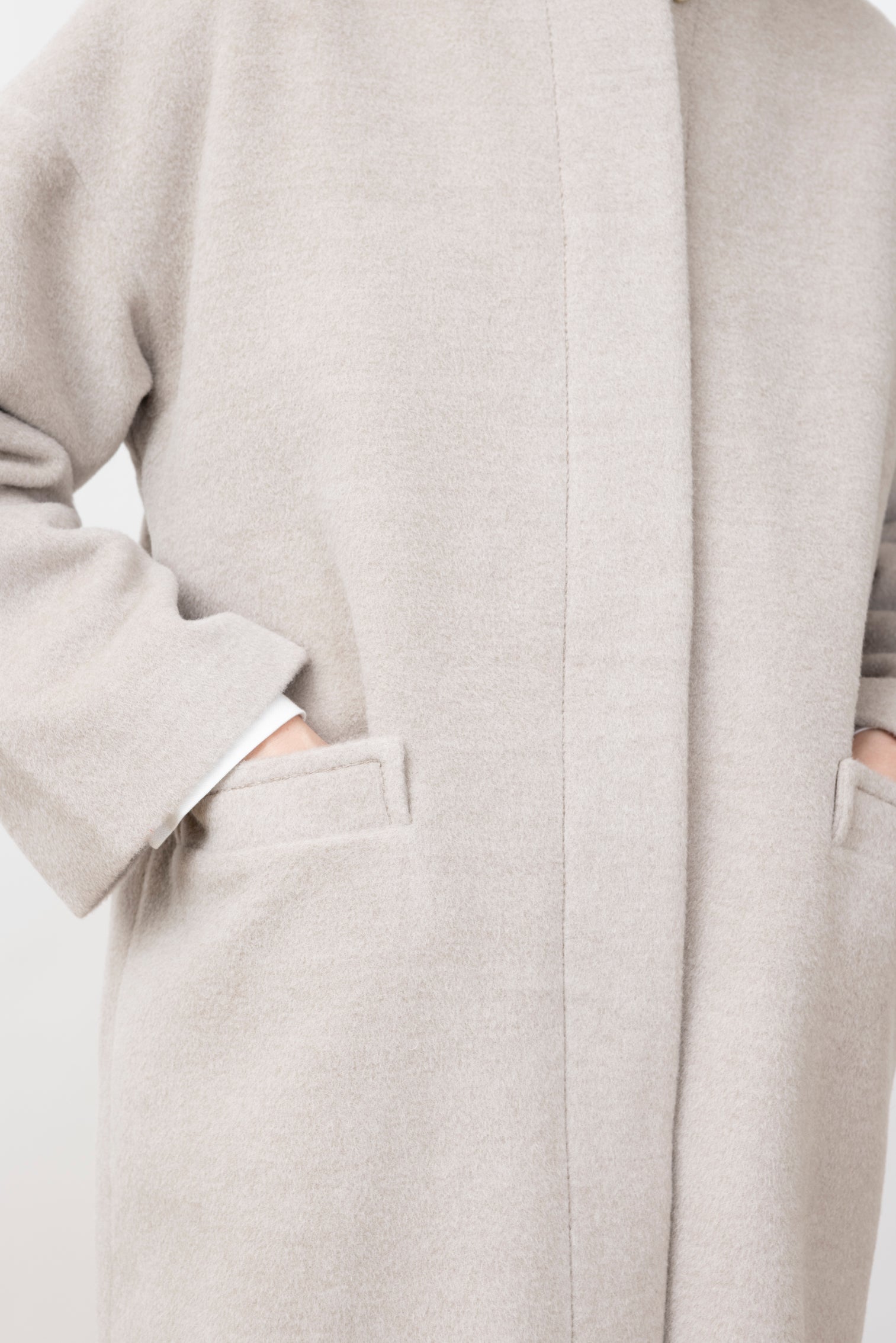 JF_AW22_Lookbook_Lava_Coat_ash_03