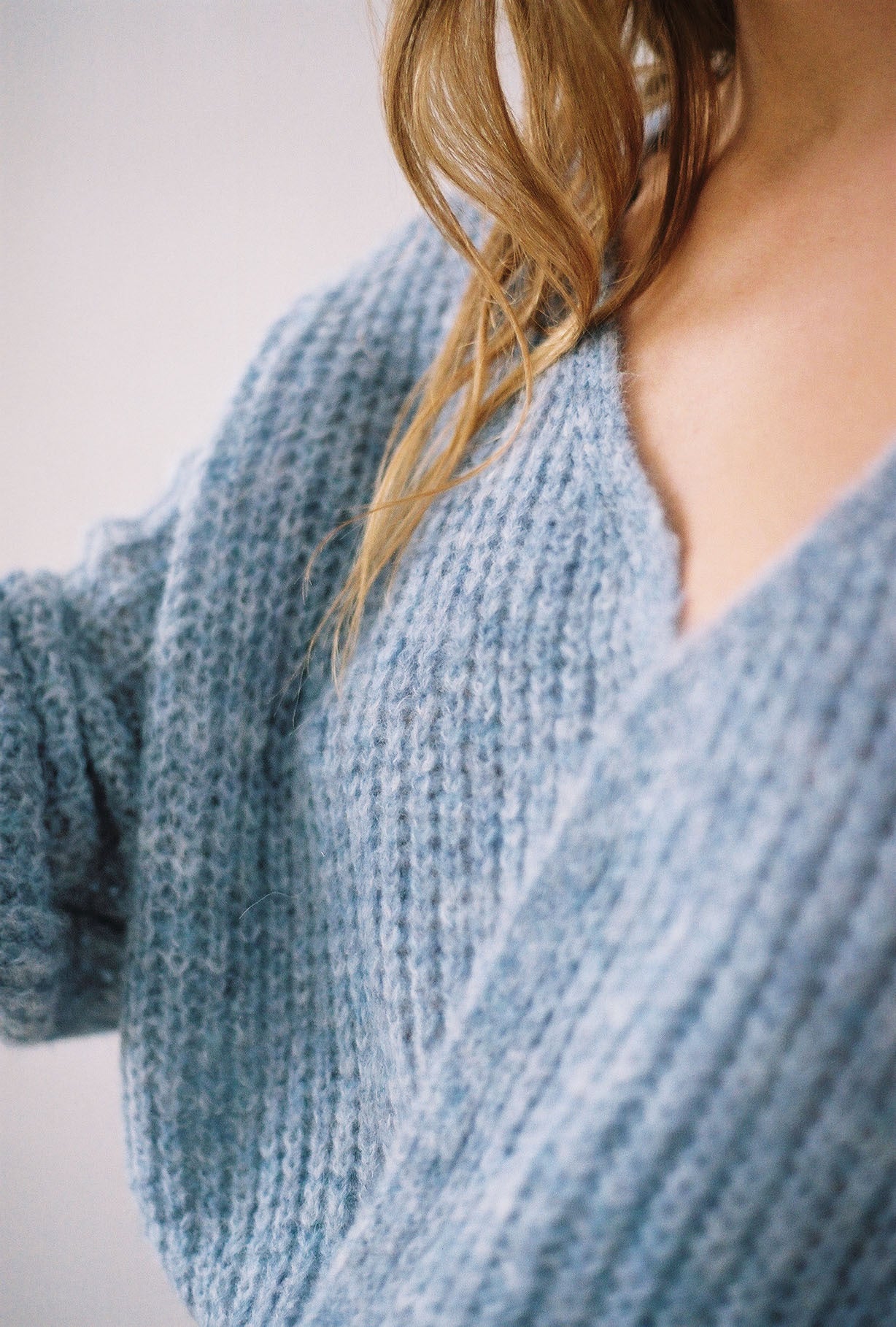 THE TOÉ Eltz Shaggy Cardigan light blue THE TOÉ Eltz Shaggy Cardigan light blue Pigalle Shaggy cardigan