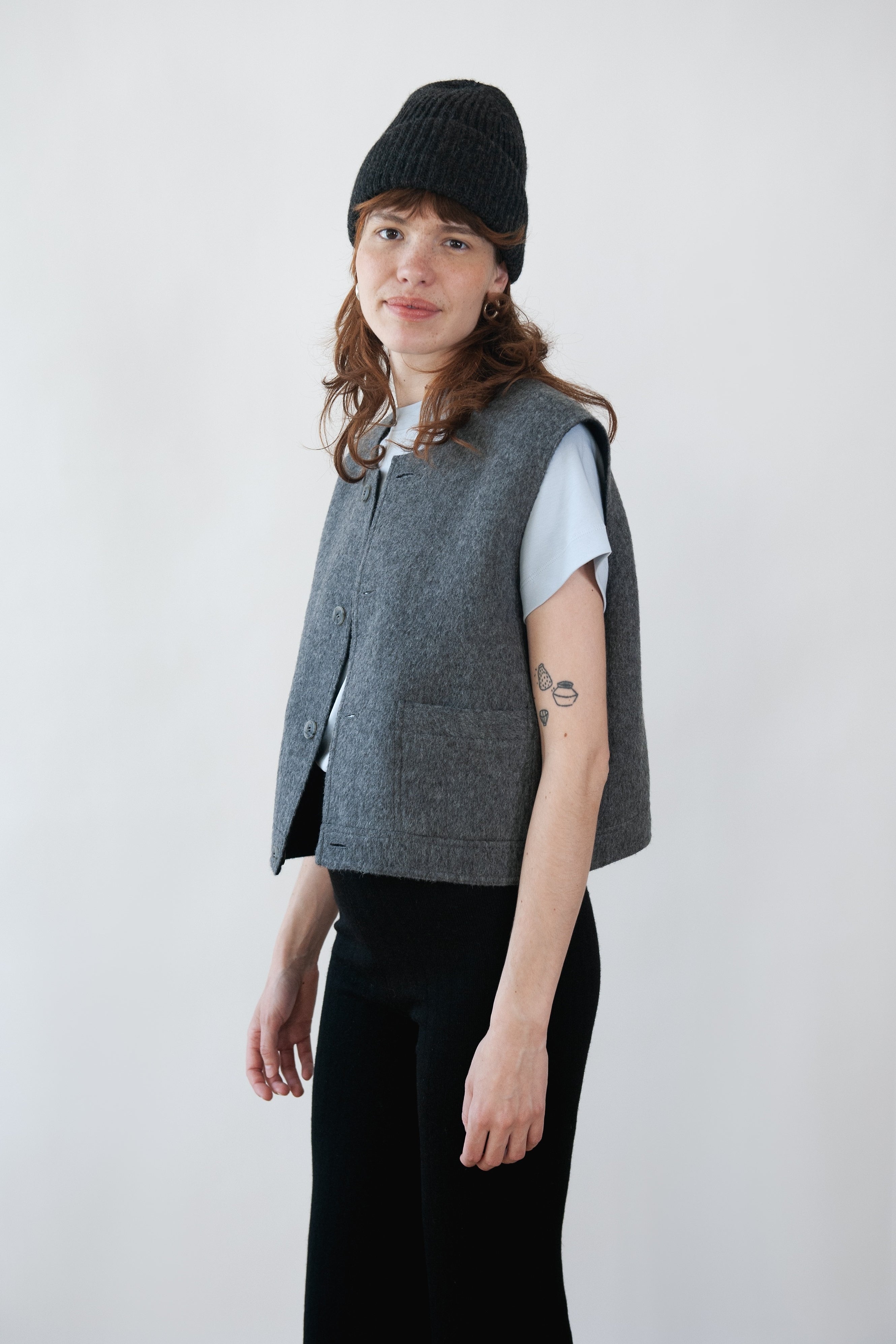 JF_AW25_Lookbook_Karla_Louis_Black_01.