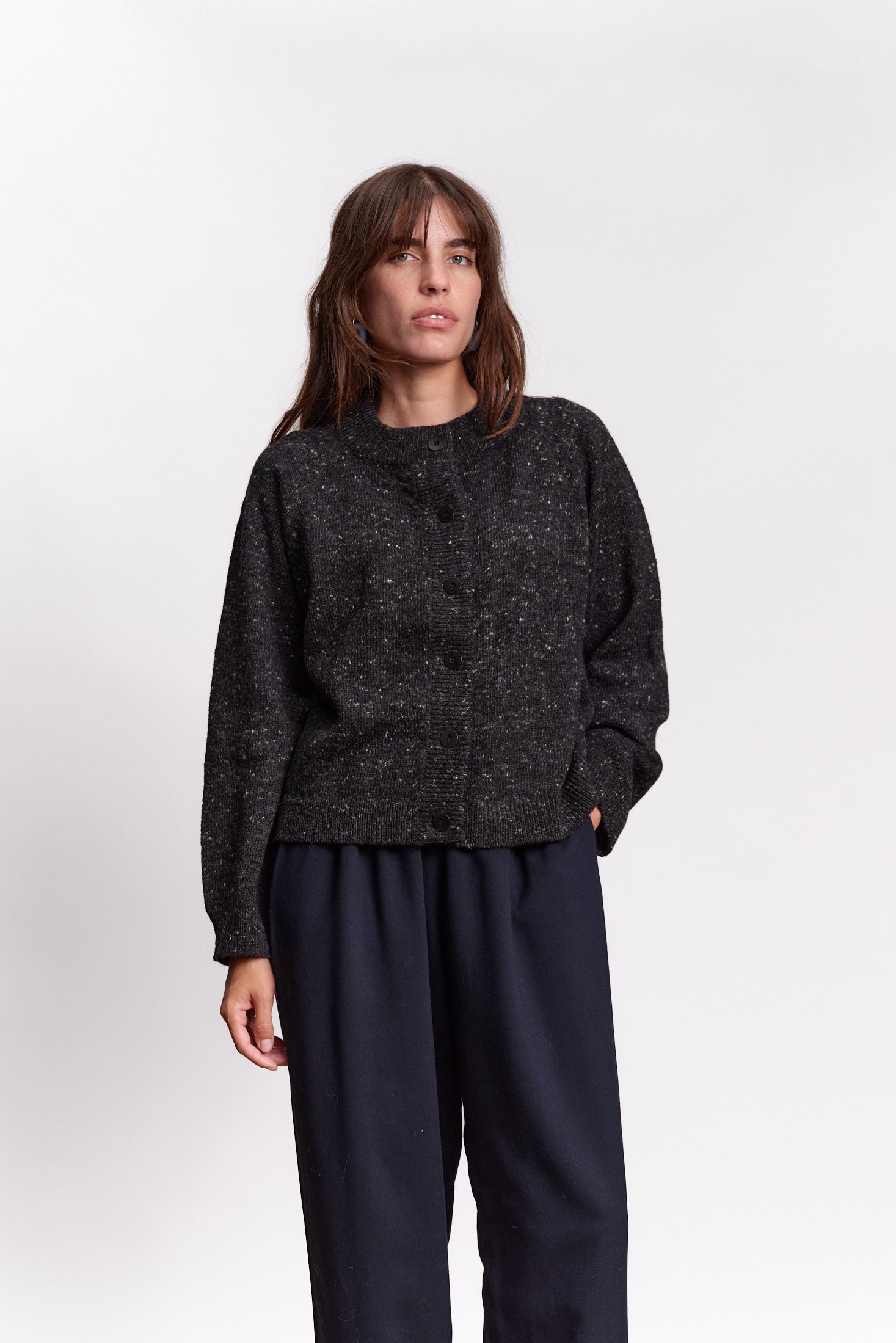 JF_AW26_Lookbook_Andes_Cardigan_Antracite_01