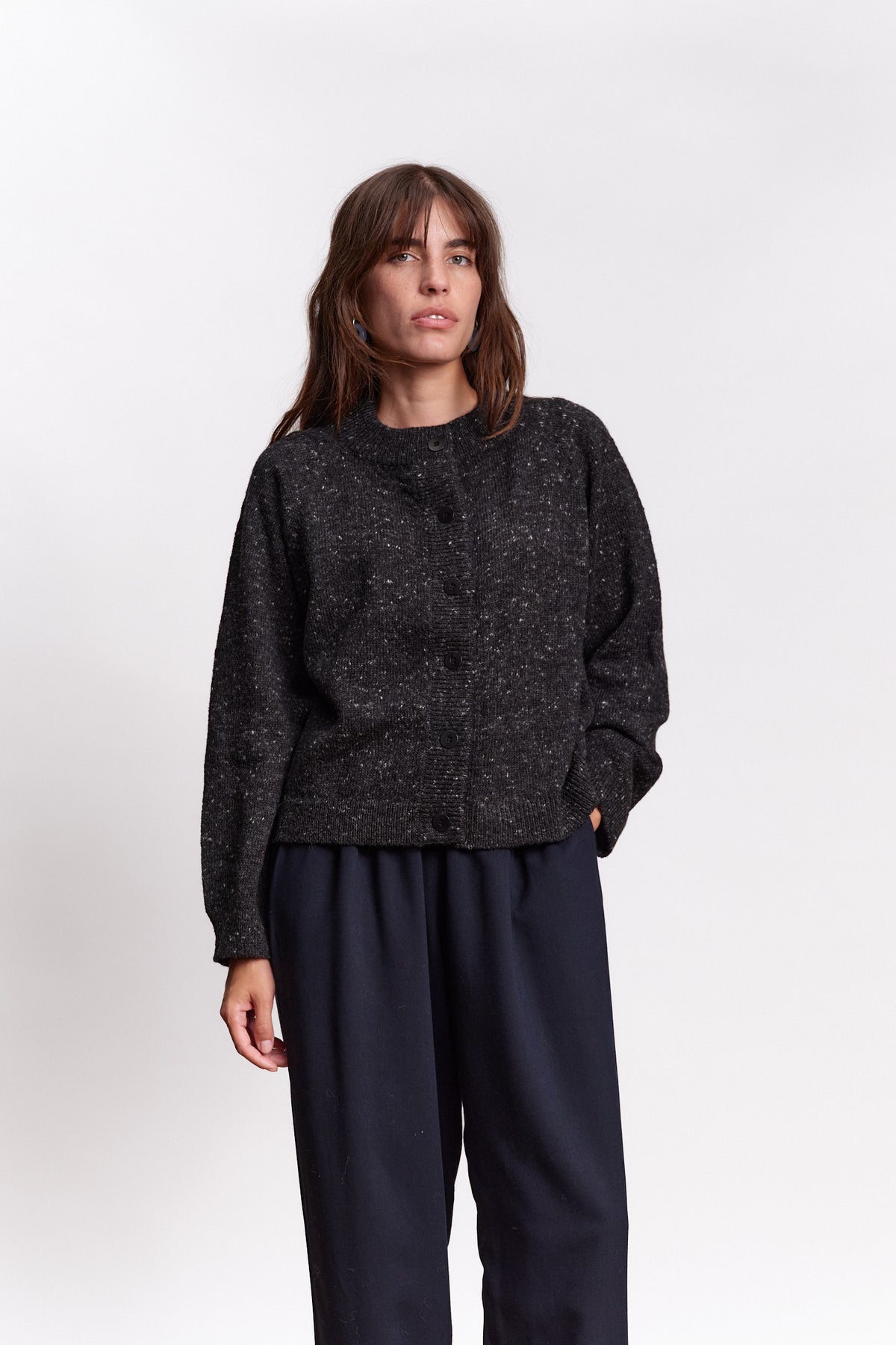 JF_AW26_Lookbook_Andes_Cardigan_Antracite_01