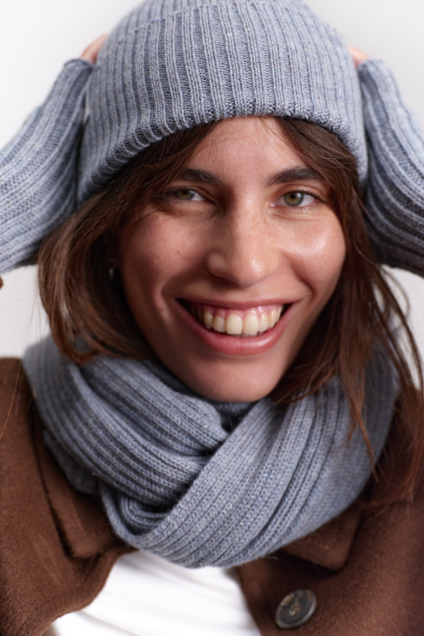 JF_AW26_Lookbook_Charlie_Beanie_Cloudyblue_03