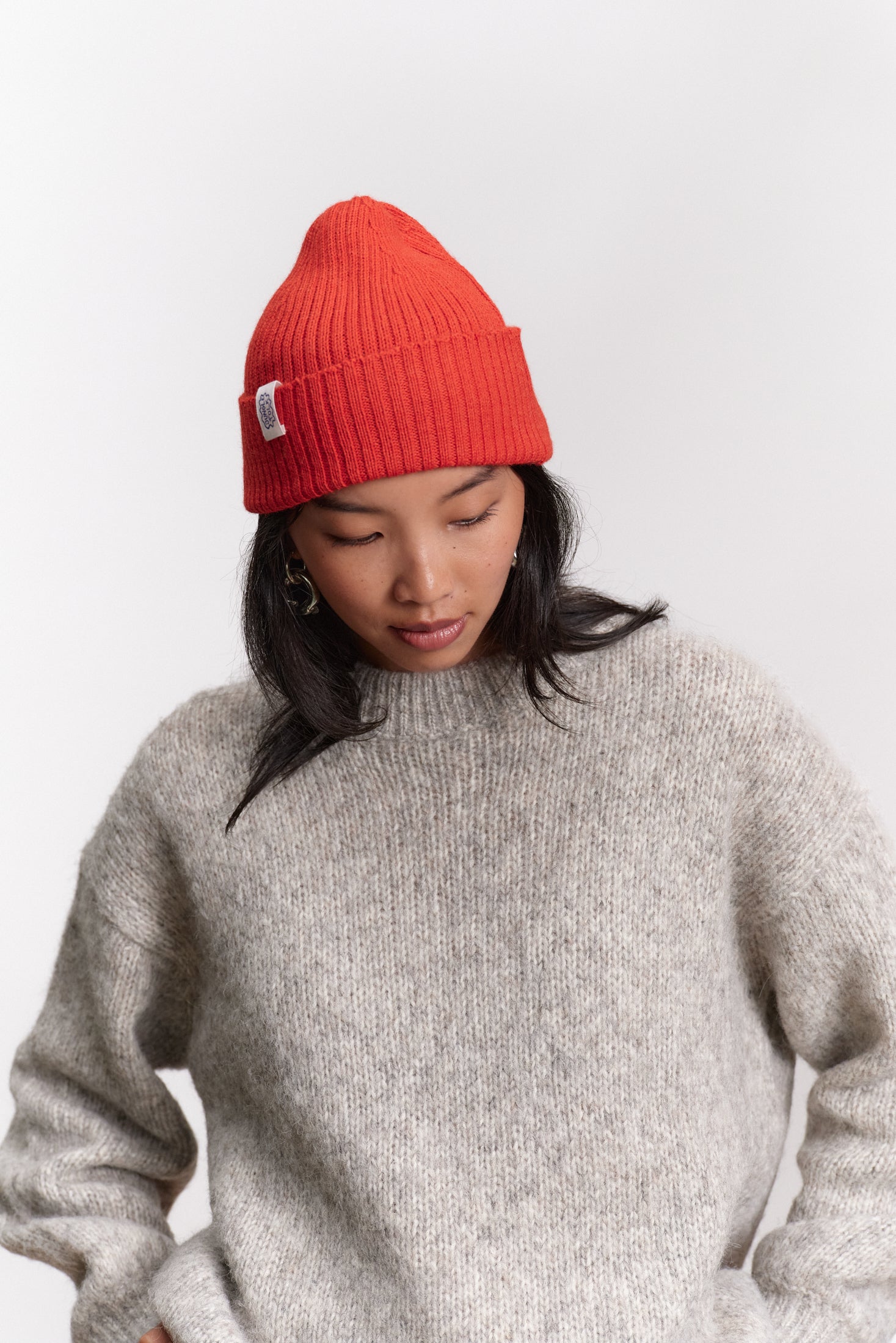 JF_AW26_Lookbook_Charlie_Beanie_Orange_08