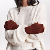 JF_AW26_Lookbook_Charlie_Mittens_Brown_02