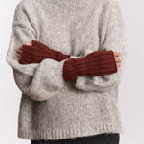 JF_AW26_Lookbook_Charlie_Mittens_Brown_03