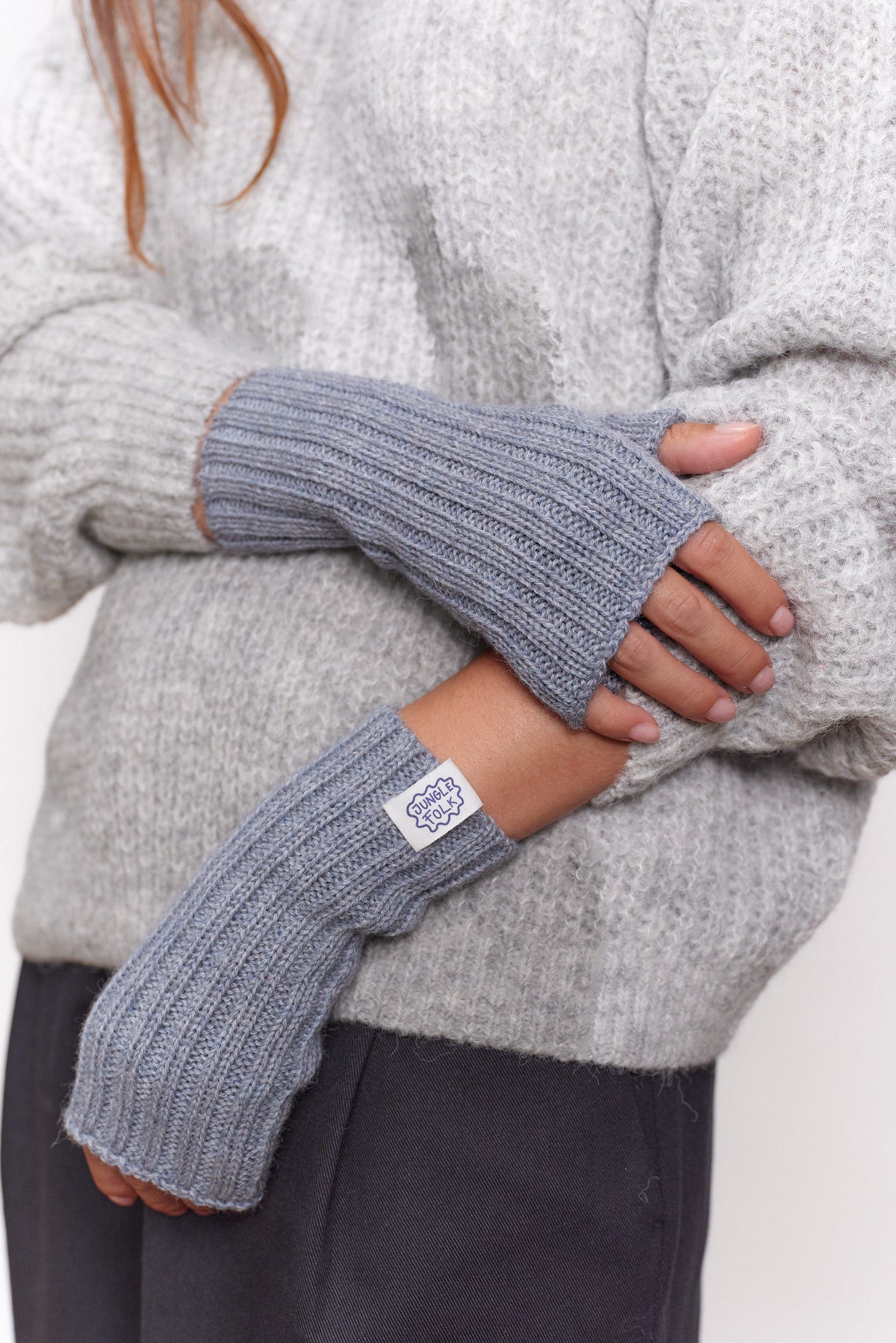 JF_AW26_Lookbook_Charlie_Mittens_Cloudyblue_01