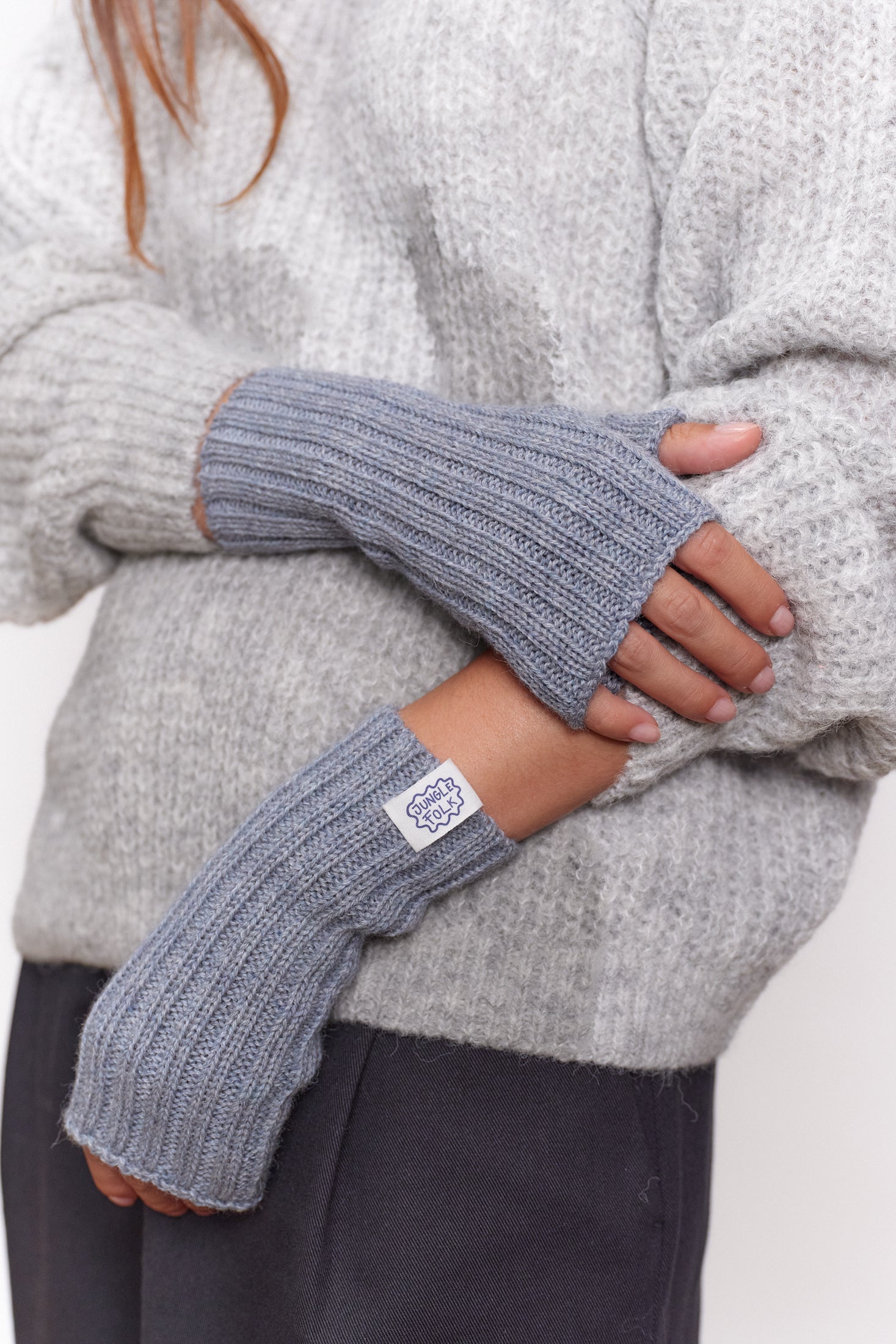 JF_AW26_Lookbook_Charlie_Mittens_Cloudyblue_01