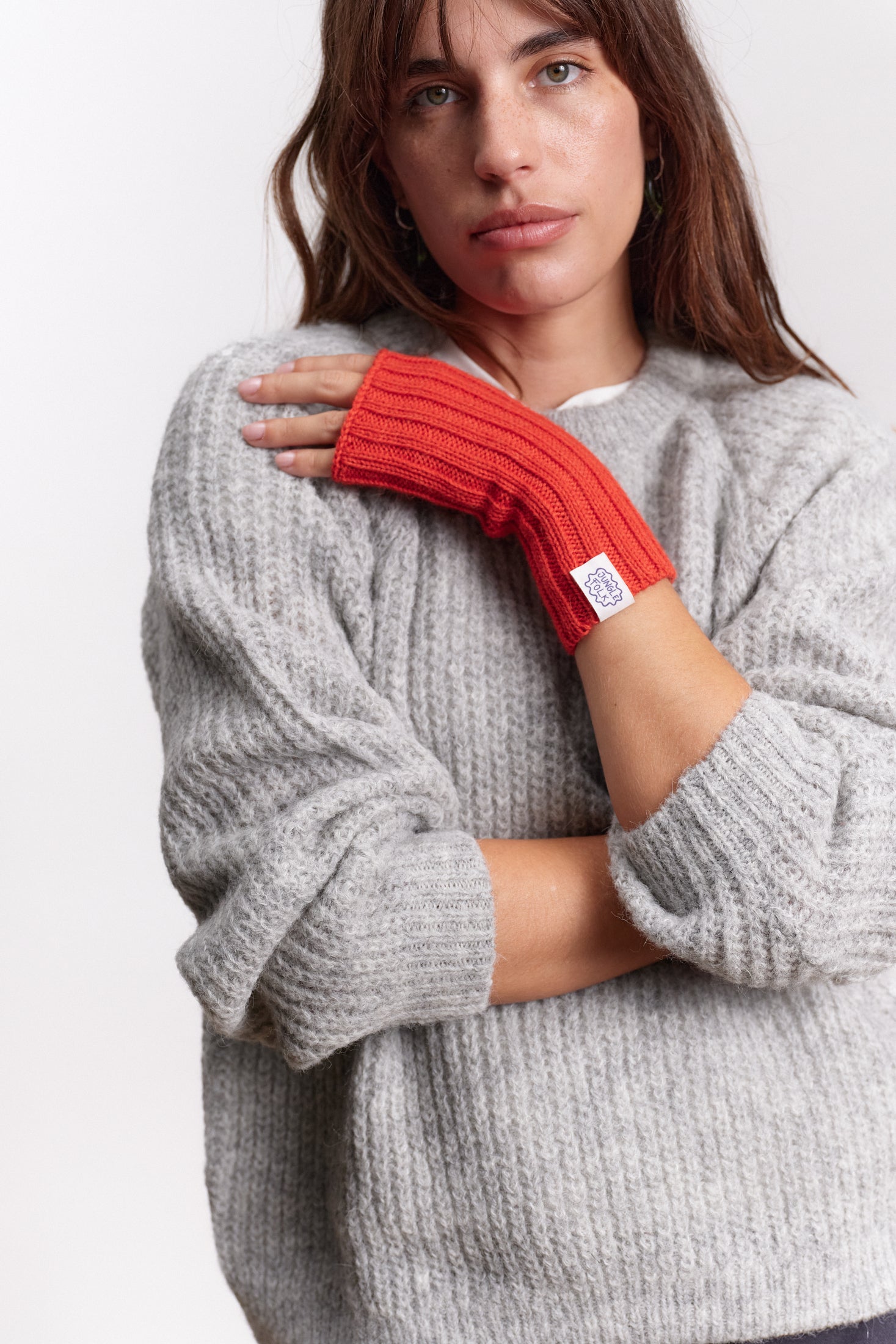 JF_AW26_Lookbook_Charlie_Mittens_Orange_01