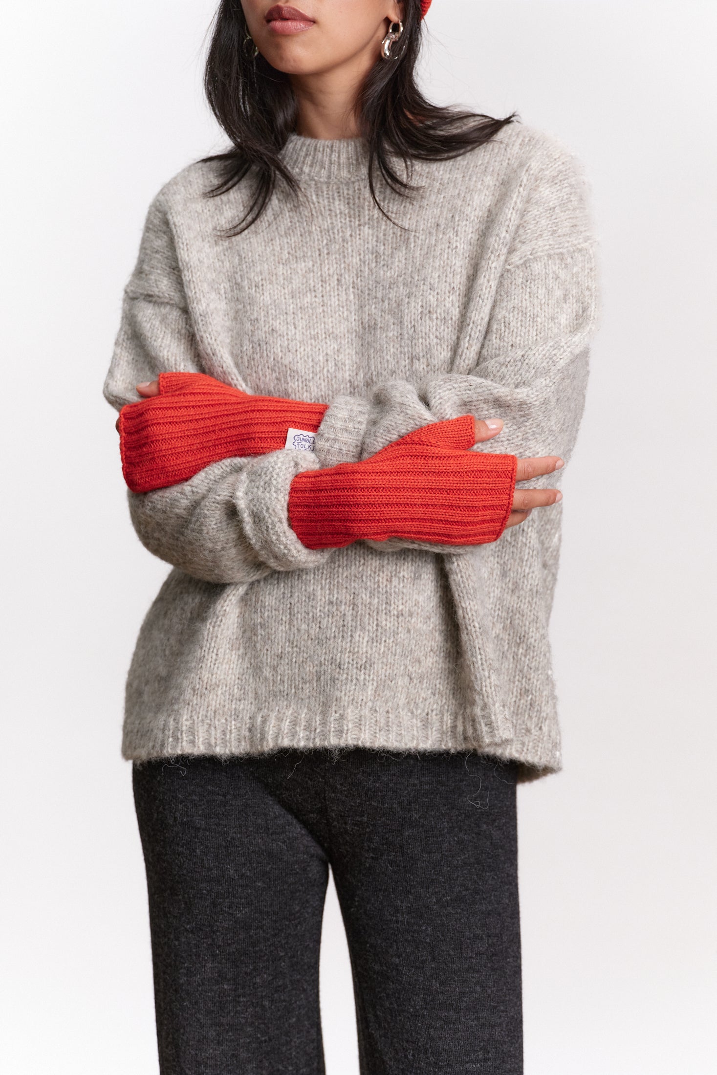 JF_AW26_Lookbook_Charlie_Mittens_Orange_03