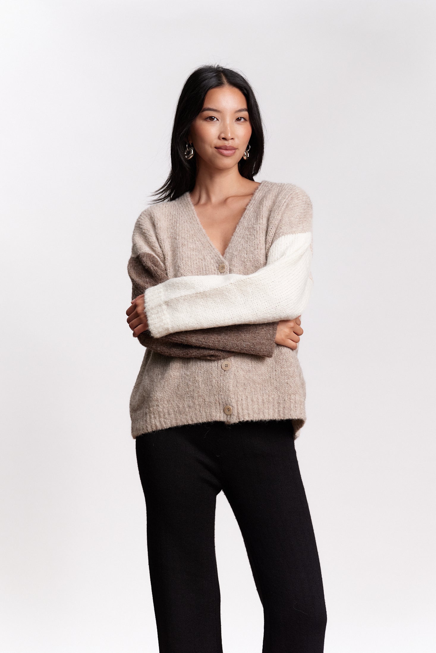 JF_AW26_Lookbook_Delta_Cardi_Desert_01