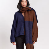 JF_AW26_Lookbook_Delta_Scarf_Chocolat-Navyblue_03