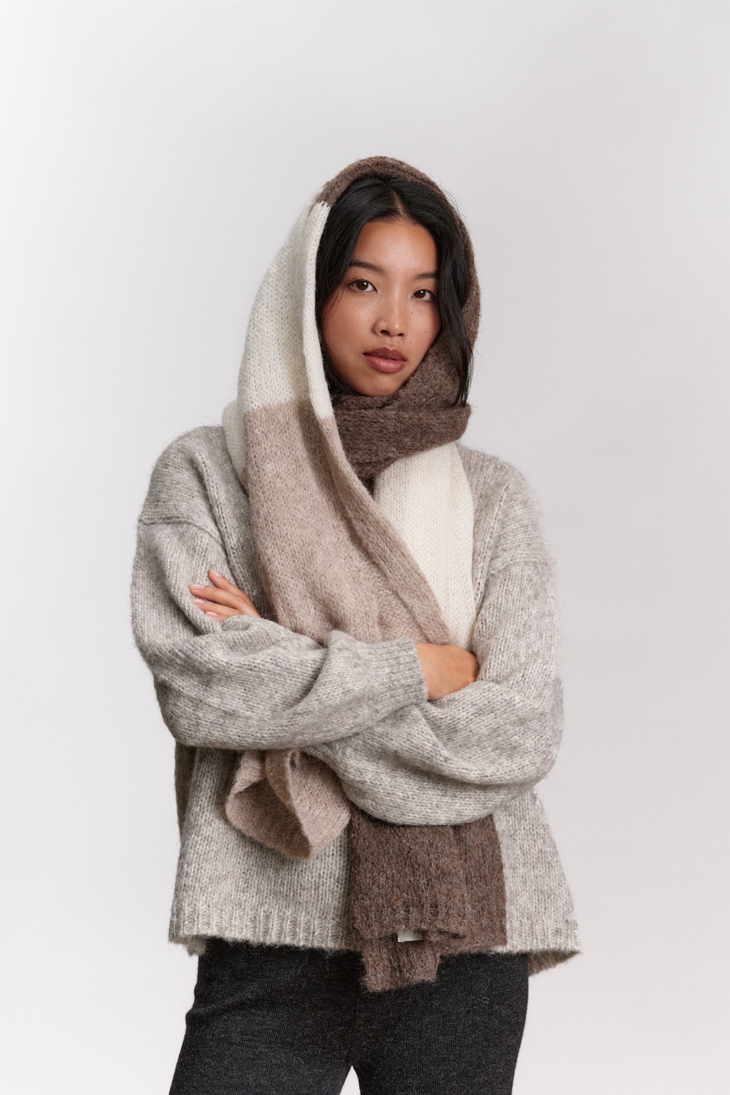 JF_AW26_Lookbook_Delta_Scarf_Desert_03