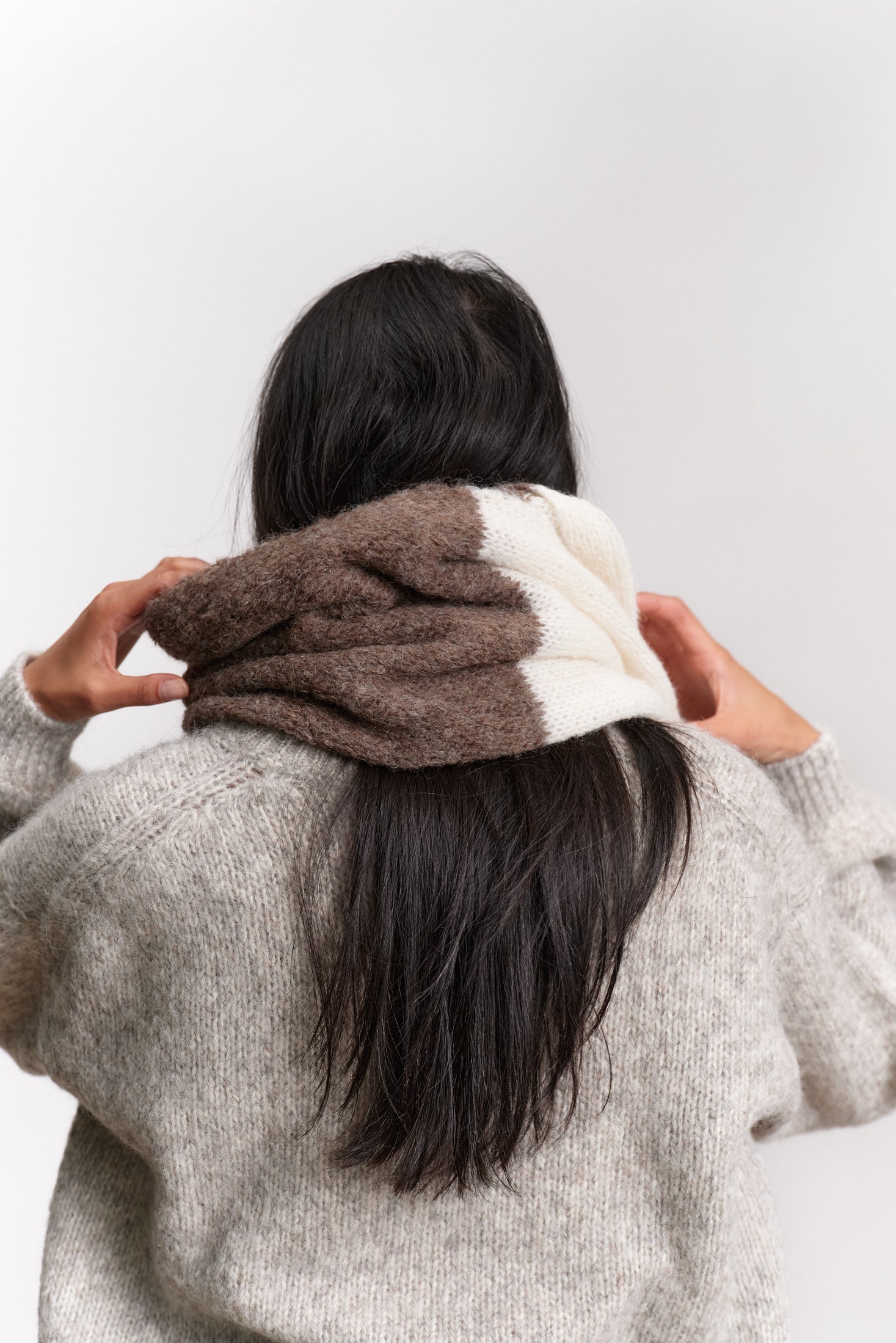 JF_AW26_Lookbook_Delta_Scarf_Desert_04