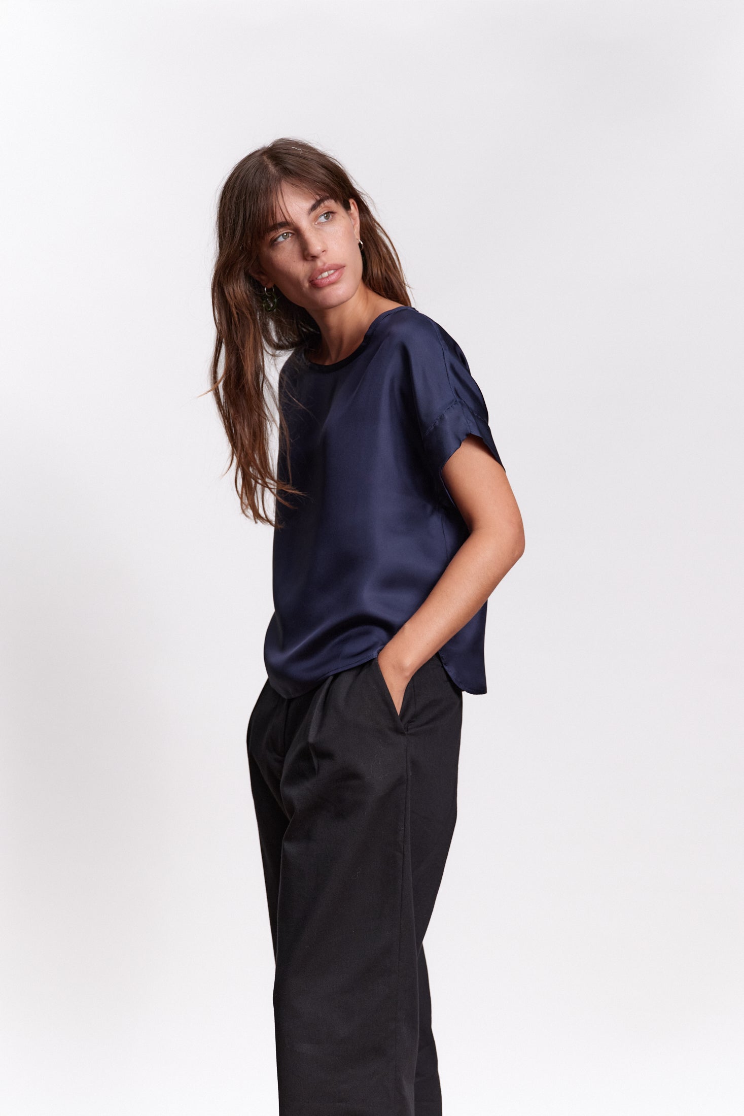 JF_AW26_Lookbook_Emily_Navyblue_02