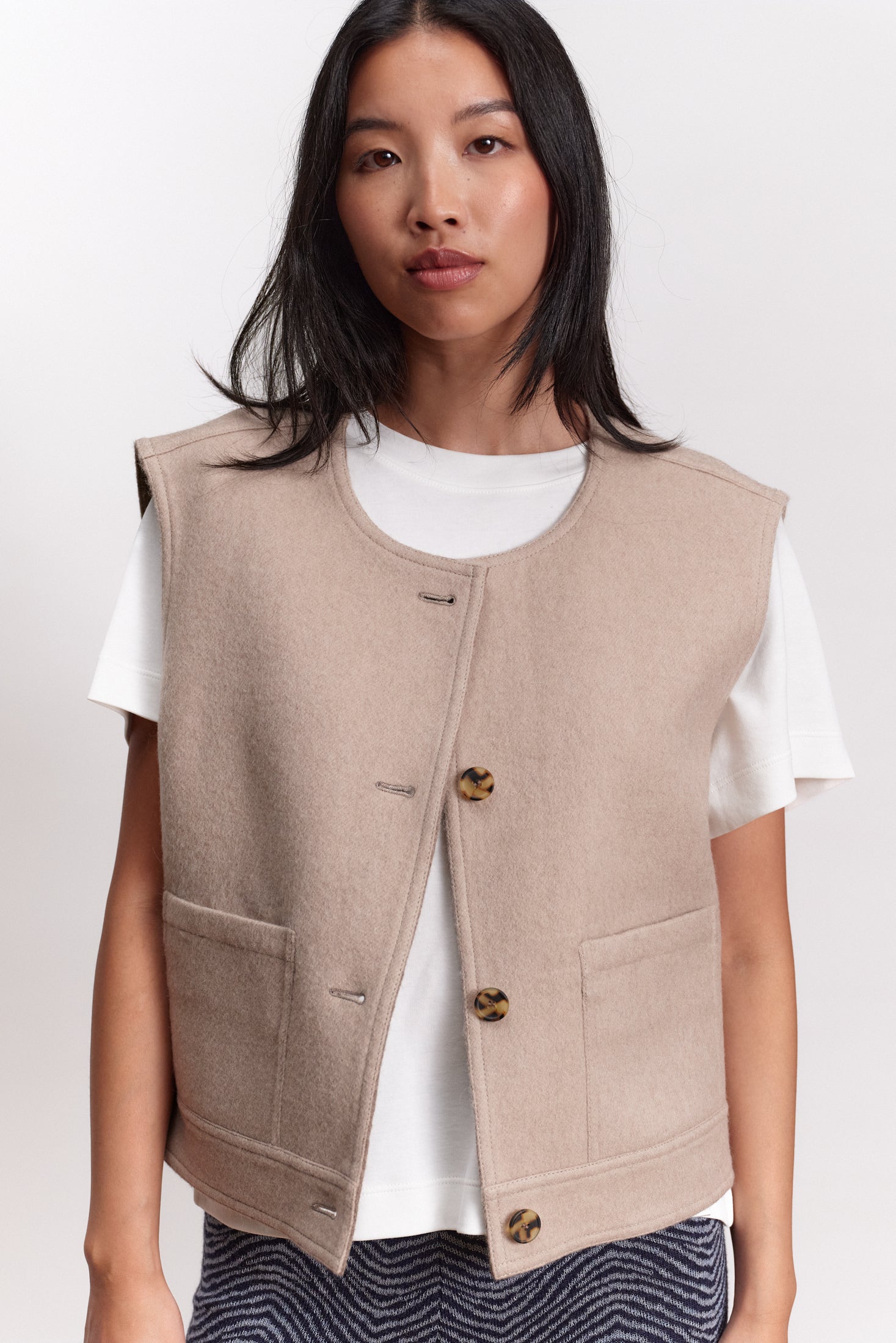 JF_AW26_Lookbook_Louis_Mokka-Beige_01