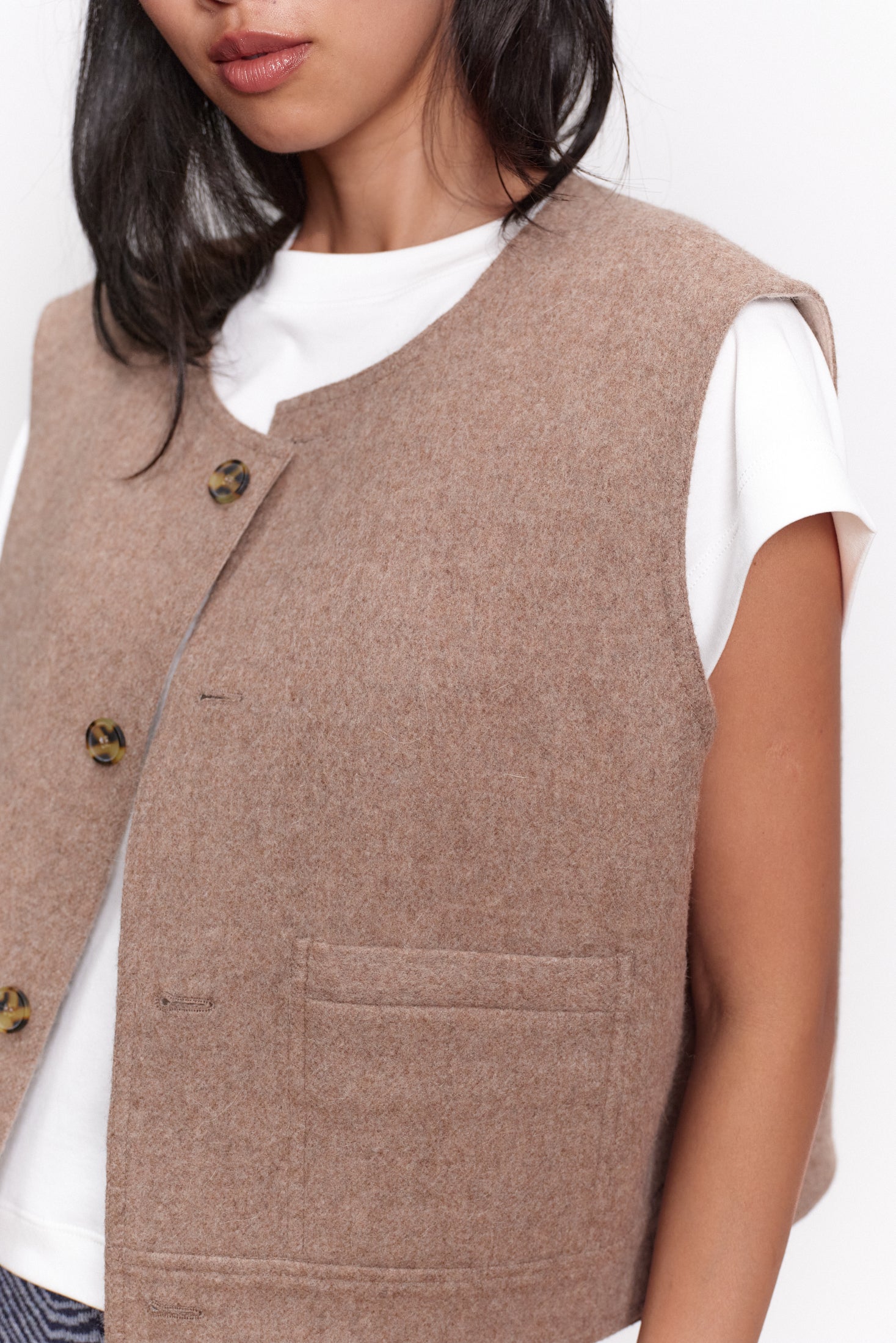 JF_AW26_Lookbook_Louis_Mokka-Beige_04
