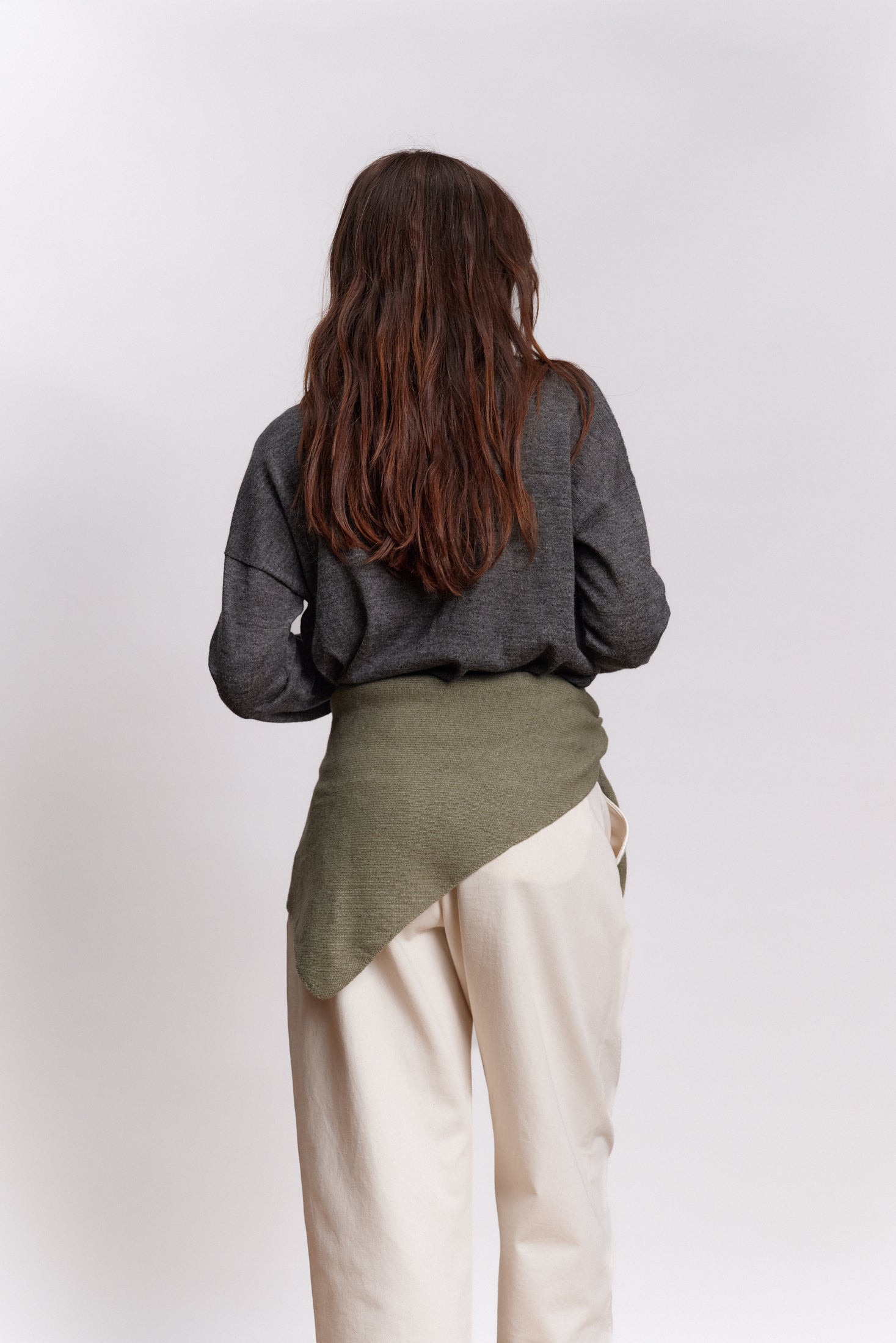 JF_AW26_Lookbook_Margot_Almondgreen_01