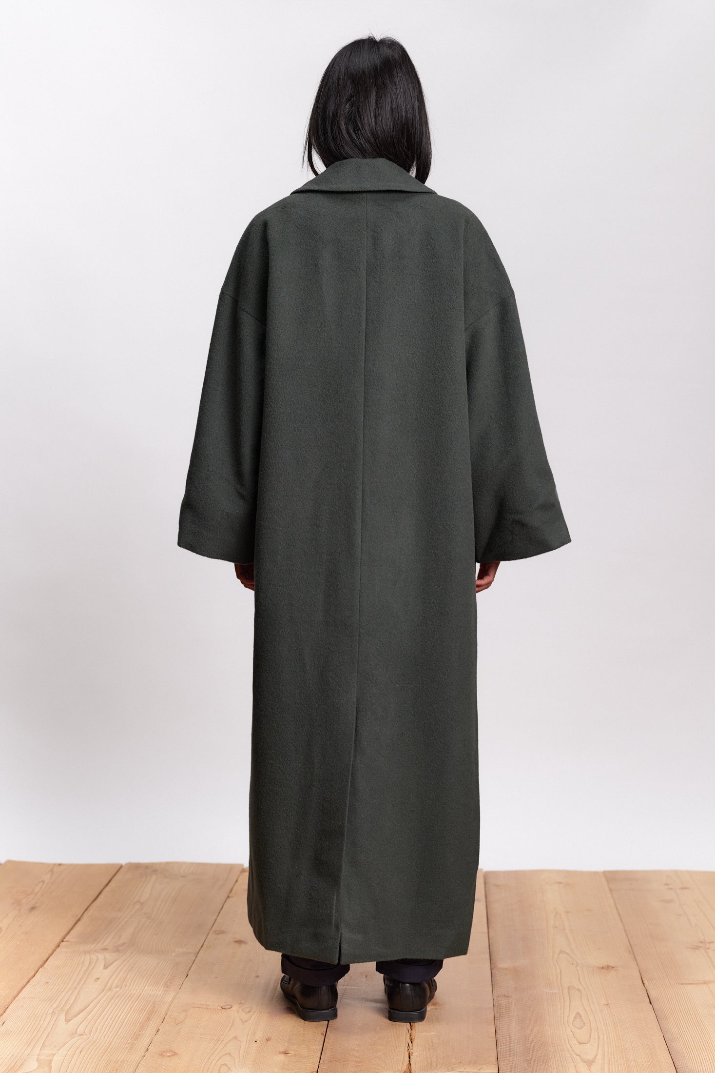 JF_AW26_Lookbook_Paloma_Forrestgreen_02