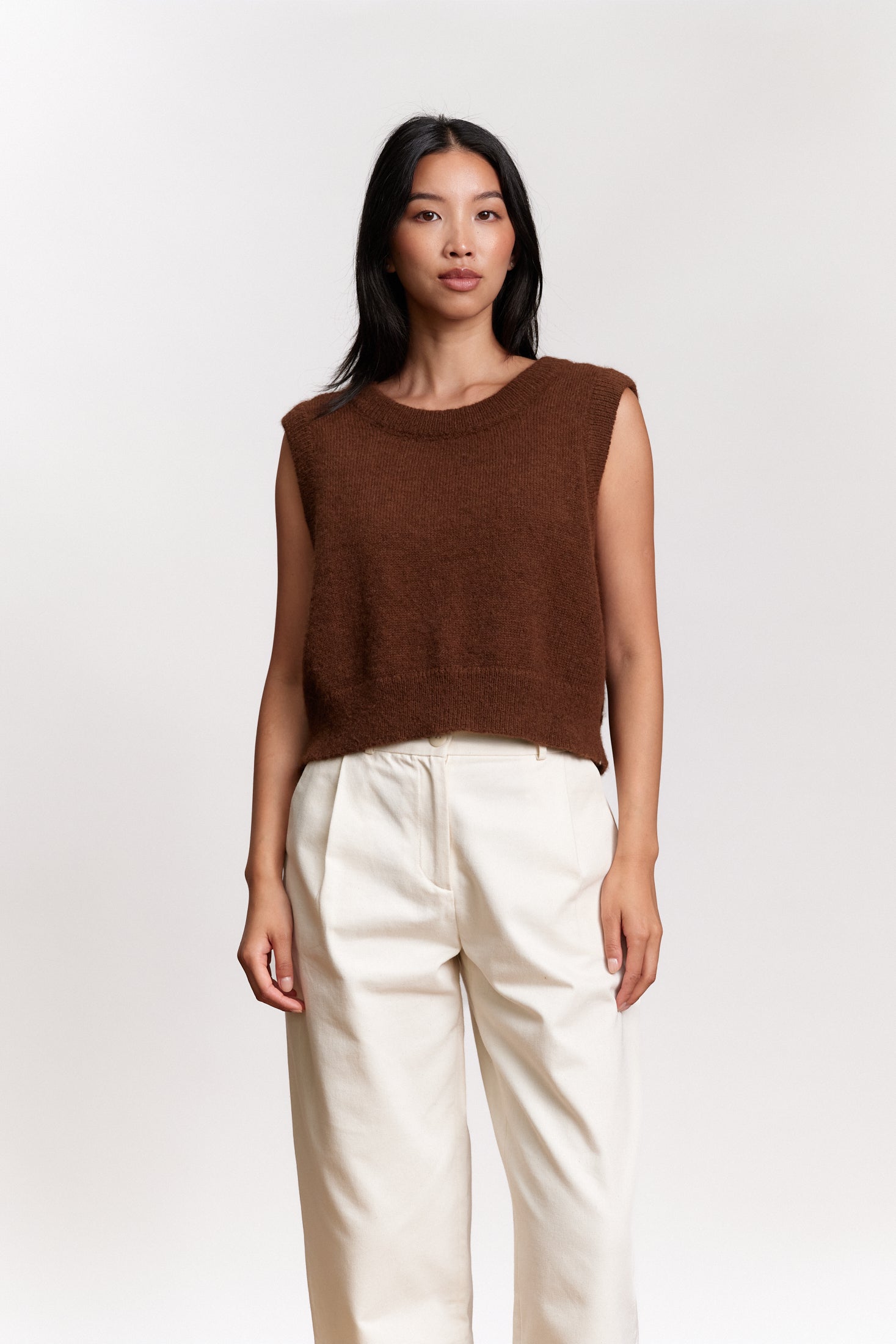JF_AW26_Lookbook_Ruby_Chocolat_01