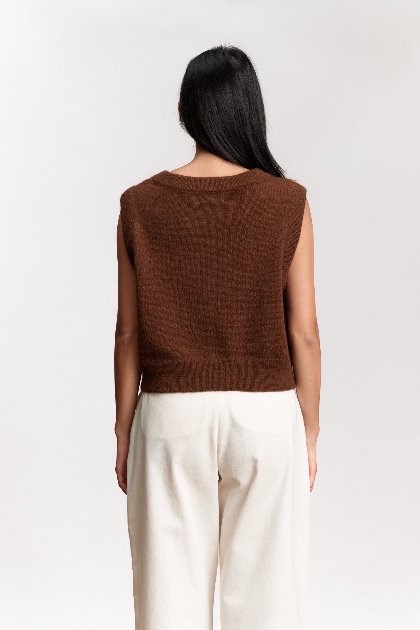 JF_AW26_Lookbook_Ruby_Chocolat_02