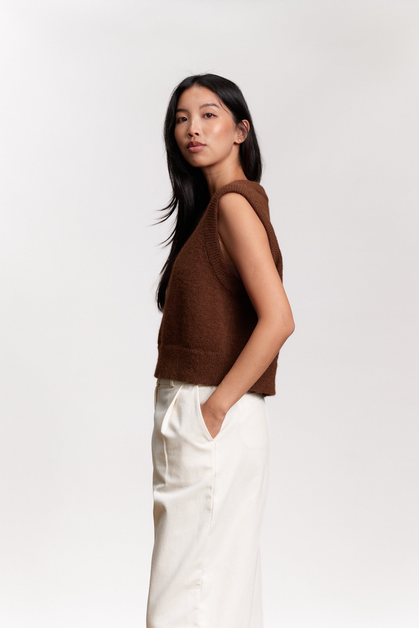 JF_AW26_Lookbook_Ruby_Chocolat_03