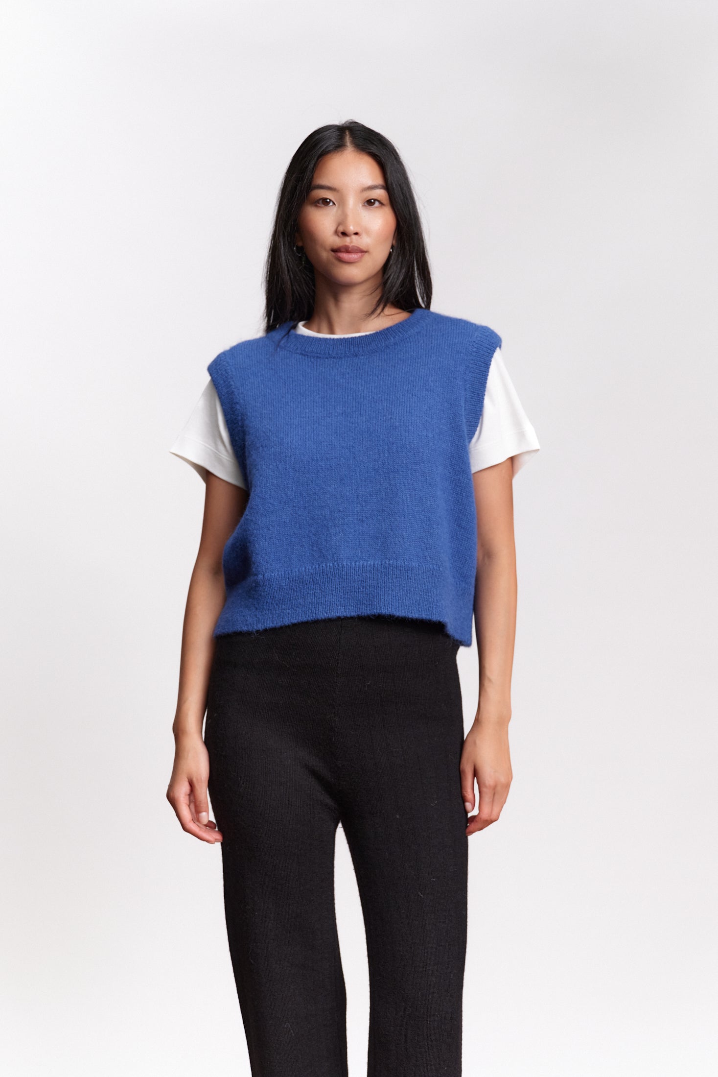 JF_AW26_Lookbook_Ruby_Cobaltblue_01