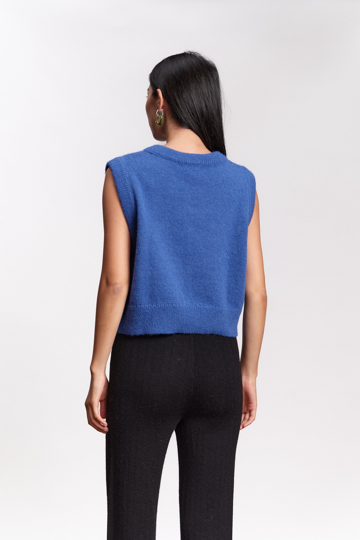 JF_AW26_Lookbook_Ruby_Cobaltblue_05