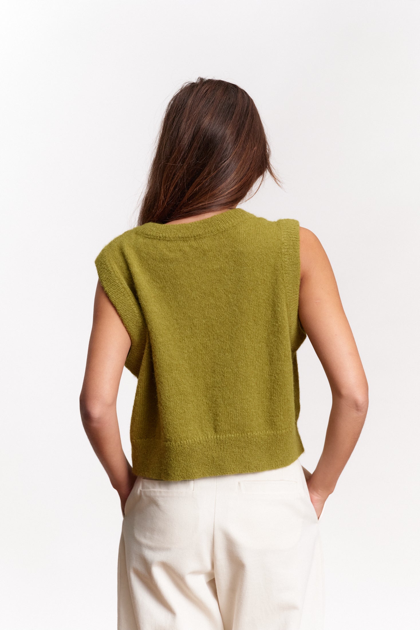 JF_AW26_Lookbook_Ruby_Pistachio_09