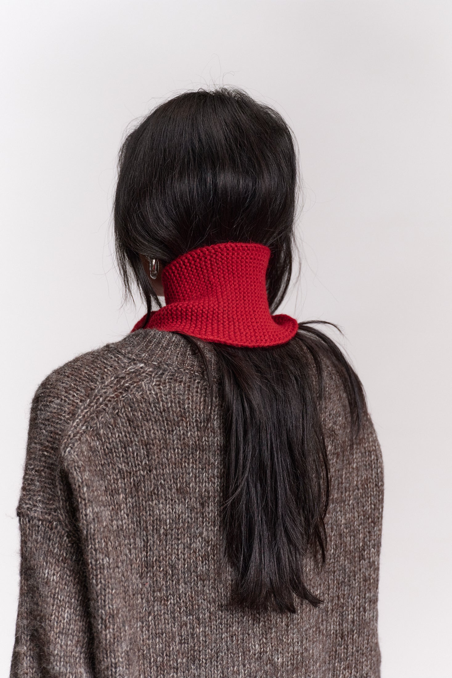 JF_AW26_Lookbook_Sina_Pomegranate_03