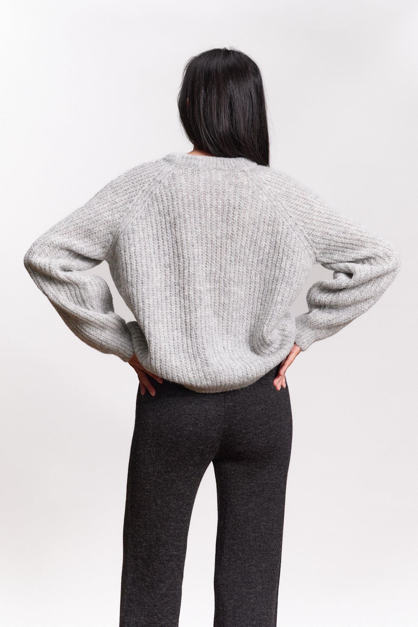 JF_AW26_Lookbook_Vico_Lightgrey_02