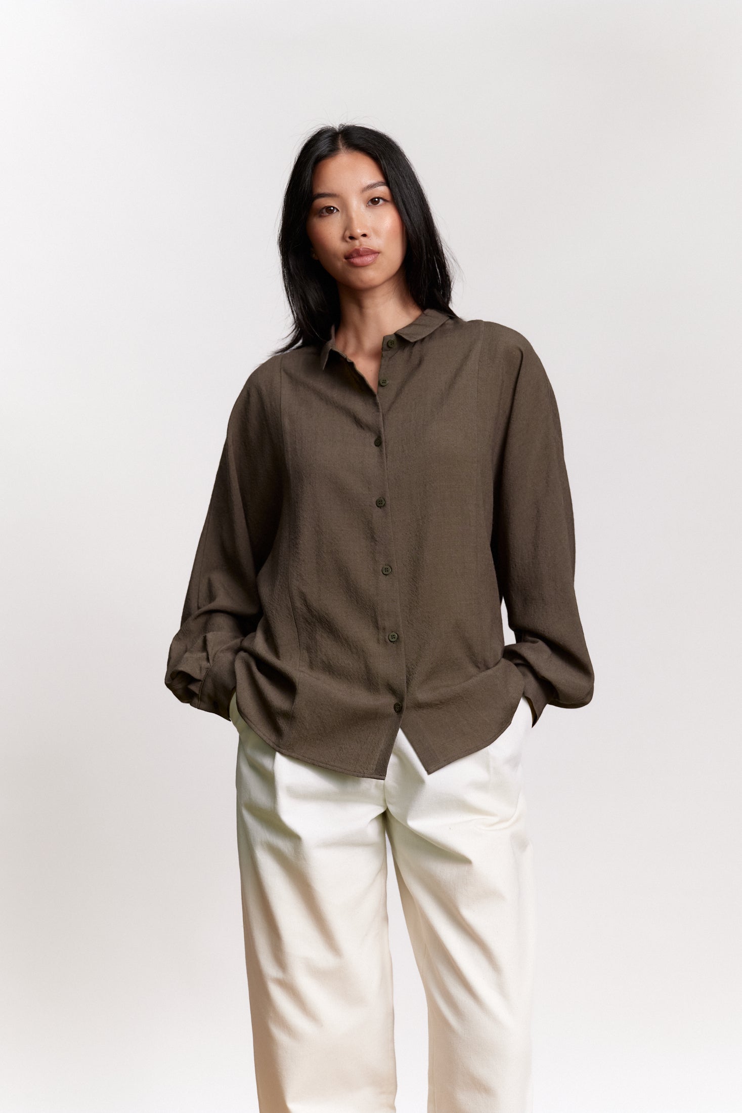 JF_AW26_Lookbook_Zora_Olive_01