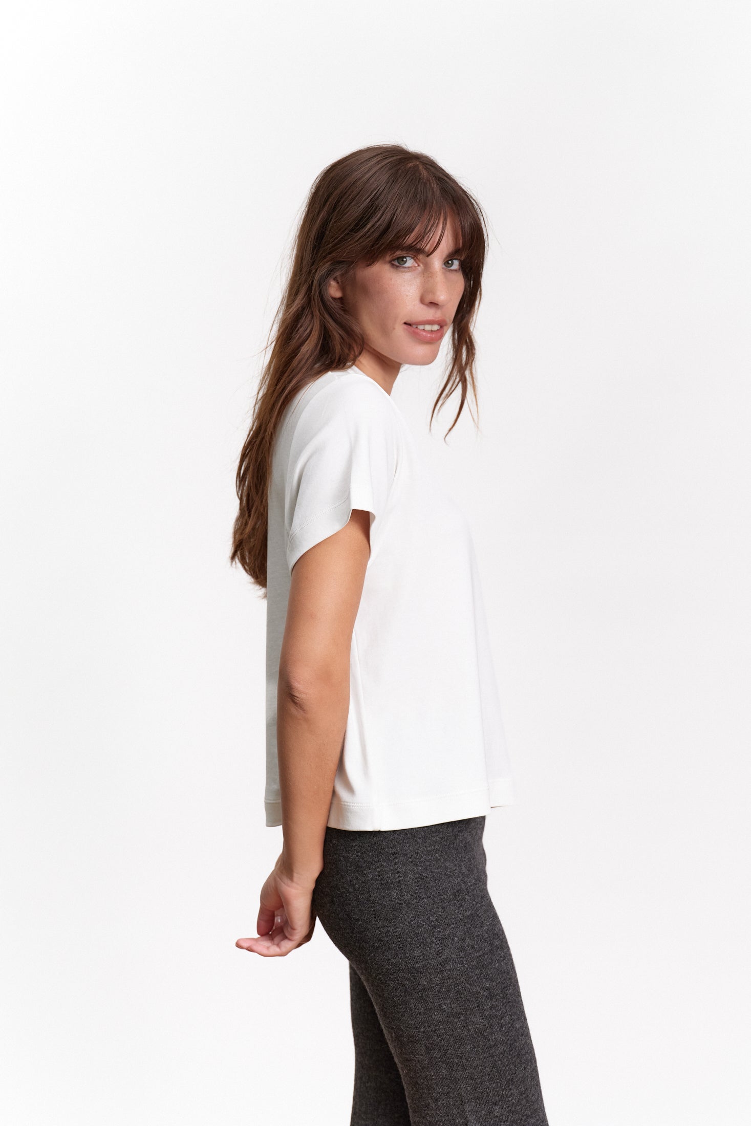 JF_Essentials_Lookbook_Ela_White_02
